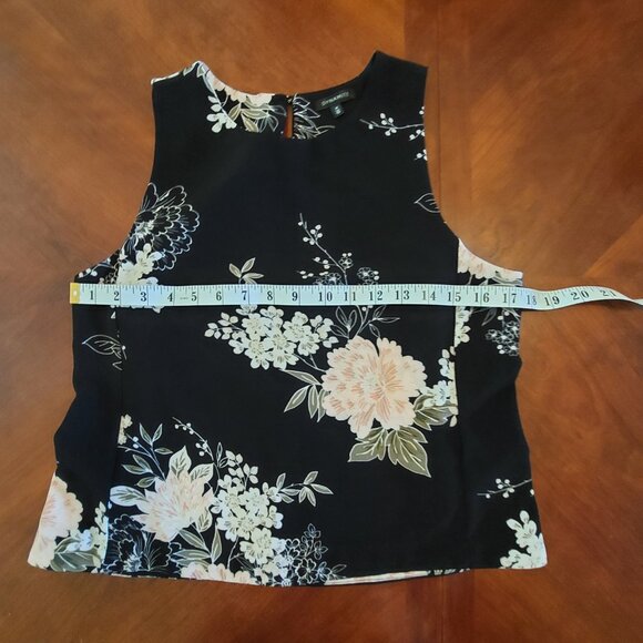 Dynamite Sleeveless Floral Top - Picture 13 of 15